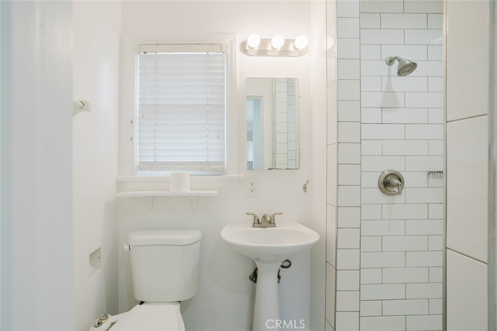 https://media.crmls.org/medias/611432cd-0375-4abd-8105-6aa27e89bf78.jpg?preset=X-Large