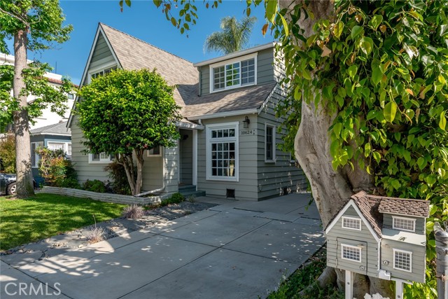 Detail Gallery Image 4 of 22 For 10624 Bloomfield #a St, Toluca Lake,  CA 91602 - 1 Beds | 1 Baths