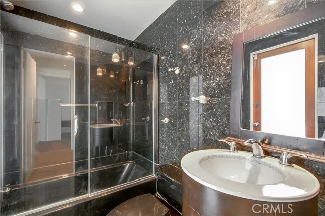 Detail Gallery Image 47 of 66 For 24216 Calvert St, Woodland Hills,  CA 91367 - 5 Beds | 3/1 Baths