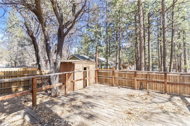 Detail Gallery Image 5 of 19 For 427 Holmes, Sugarloaf,  CA 92386 - 2 Beds | 2 Baths