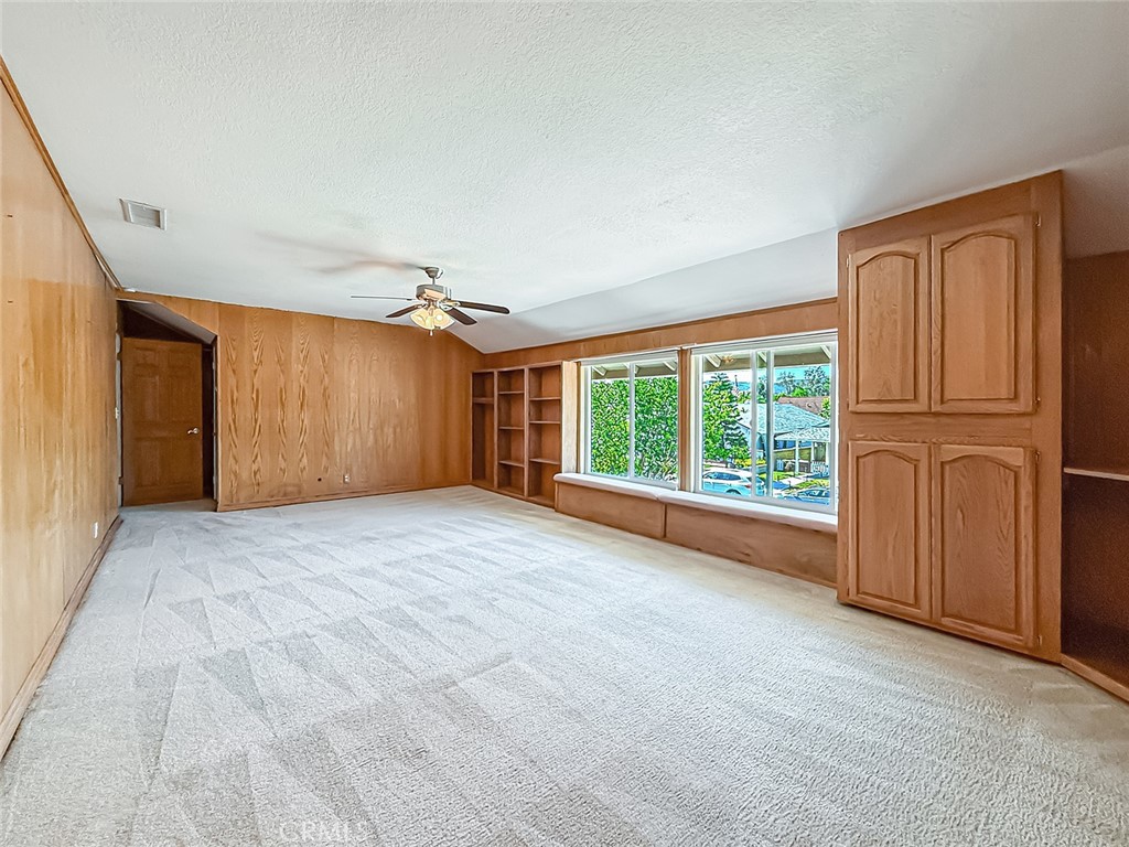 https://media.crmls.org/medias/611637e5-c196-4492-be64-6c59e4ccbe90.jpg?preset=X-Large
