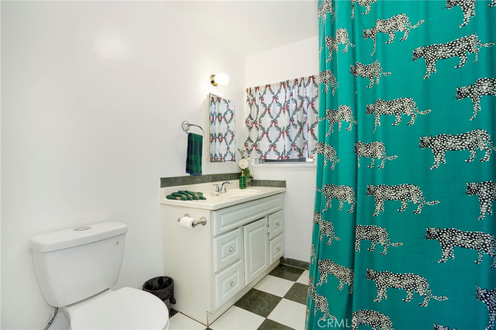 https://media.crmls.org/medias/6116b94b-c468-46ae-abdc-8a671e119f5e.jpg?preset=X-Large