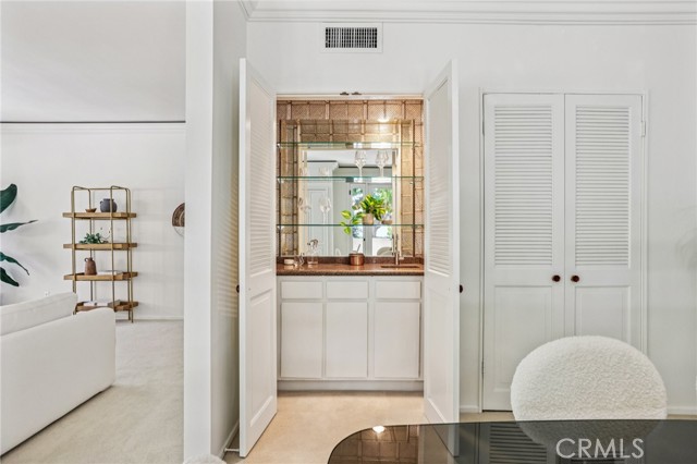 480 S Orange Grove Boulevard, Pasadena CA: https://media.crmls.org/medias/6116db3a-1f6c-41a6-98ae-61917c5bfa1b.jpg