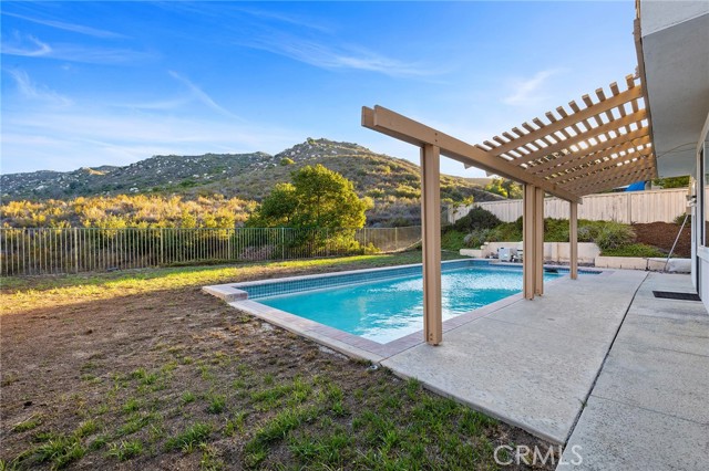 23515 Mountainside Court, Murrieta CA: https://media.crmls.org/medias/6116e1e7-624e-4807-a79a-a334e6067a47.jpg