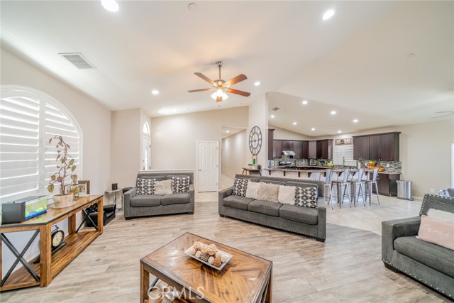 13546 Rincon Road, Apple Valley CA: https://media.crmls.org/medias/61172213-b29b-46bd-b7b6-6e4e2db95532.jpg