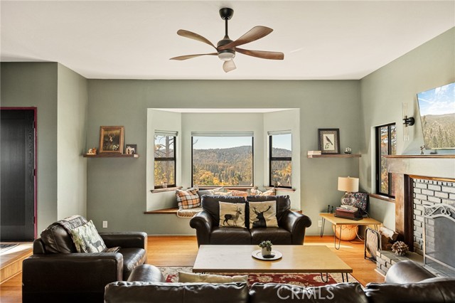 Detail Gallery Image 9 of 47 For 27808 Alpen, Lake Arrowhead,  CA 92352 - 4 Beds | 3/1 Baths