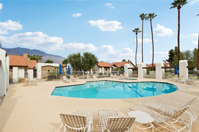 Detail Gallery Image 34 of 37 For 2542 Miramonte Cir #C,  Palm Springs,  CA 92264 - 3 Beds | 2/1 Baths