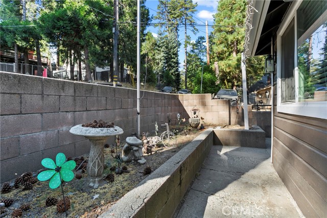 Detail Gallery Image 10 of 11 For 22864 Alder Ln, Crestline,  CA 92325 - 2 Beds | 1/1 Baths
