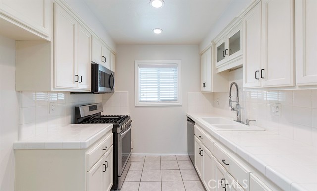 Detail Gallery Image 7 of 20 For 18647 Oriente, Yorba Linda,  CA 92886 - 2 Beds | 1 Baths