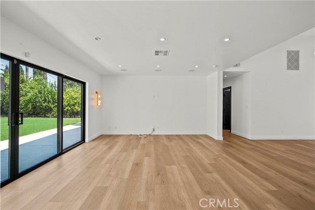 23427 Canzonet Street, Woodland Hills CA: https://media.crmls.org/medias/61190628-2597-499b-8647-9ca7e8469584.jpg