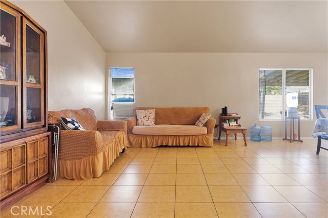 Detail Gallery Image 5 of 25 For 14753 Kimberly, Adelanto,  CA 92301 - 3 Beds | 2 Baths