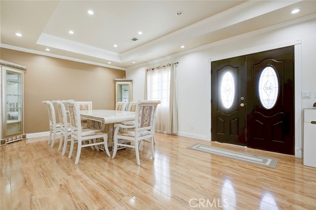 Detail Gallery Image 5 of 33 For 10624 Mcclemont Ave, Tujunga,  CA 91042 - 3 Beds | 3 Baths