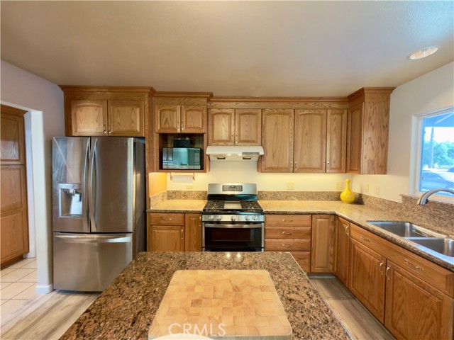 Detail Gallery Image 8 of 27 For 4917 Burnaby Dr, Covina,  CA 91724 - 3 Beds | 2 Baths