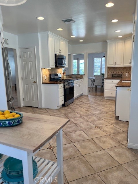 713 Andover, Burbank CA: https://media.crmls.org/medias/611aa43d-e8f1-4a05-9fb3-7dfe18e4280d.jpg
