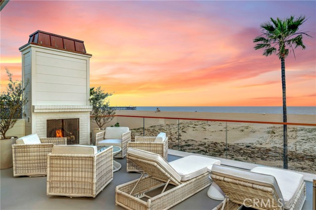 Detail Gallery Image 37 of 38 For 114 E Oceanfront, Newport Beach,  CA 92661 - 3 Beds | 4/1 Baths
