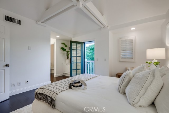 2569 Bungalow Place, Corona del Mar CA: https://media.crmls.org/medias/611b232f-ce73-4708-93c3-f9fe1e36e162.jpg