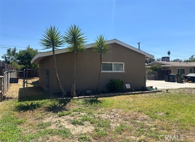 638 E Pioneer Avenue, Redlands CA: https://media.crmls.org/medias/611bd531-9a1f-42ed-b1a3-f2f830a35ff9.jpg