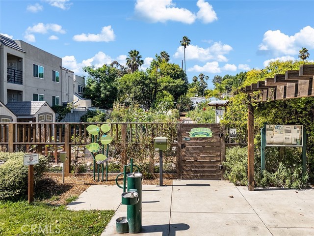 1018 Magnolia Street, South Pasadena CA: https://media.crmls.org/medias/611d3cd1-f6e7-4716-a43a-32f8681f04ac.jpg