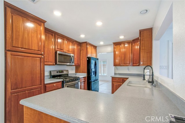 Detail Gallery Image 3 of 28 For 2718 S Griset Pl, Santa Ana,  CA 92704 - 4 Beds | 2/1 Baths