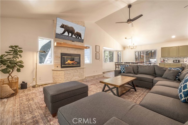 Detail Gallery Image 8 of 55 For 615 Thrush Dr, Big Bear Lake,  CA 92315 - 4 Beds | 3/1 Baths