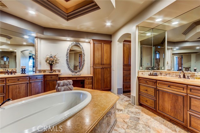 Detail Gallery Image 62 of 75 For 12260 Desert Rose Way, Oak Hills,  CA 92344 - 4 Beds | 4/1 Baths