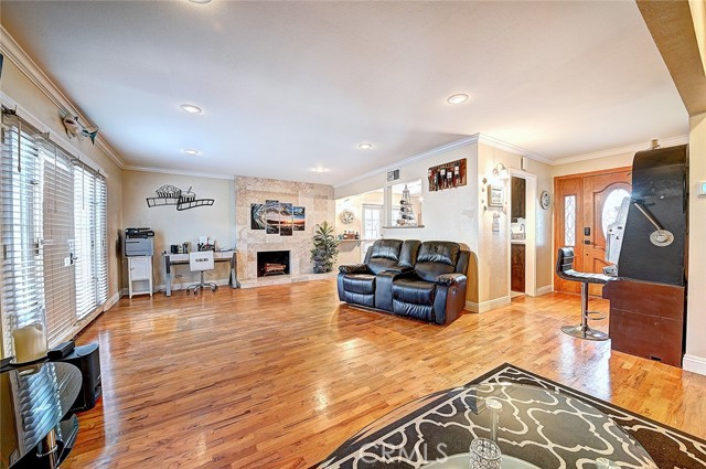 Detail Gallery Image 7 of 48 For 8297 E Carburton, Long Beach,  CA 90808 - 4 Beds | 2 Baths