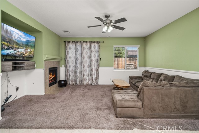 Detail Gallery Image 13 of 29 For 3401 Gemstone Ave, Rosamond,  CA 93560 - 5 Beds | 2/1 Baths