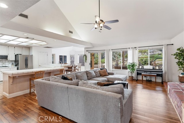 Detail Gallery Image 5 of 52 For 40484 Goldside Dr, Oakhurst,  CA 93644 - 4 Beds | 3 Baths