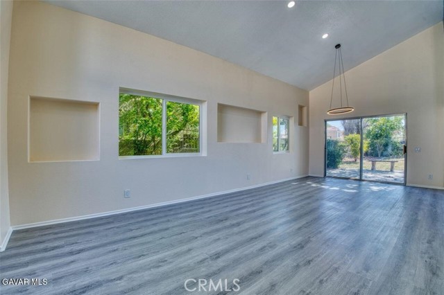 Detail Gallery Image 9 of 23 For 43954 Blue Sky Ct, Lancaster,  CA 93536 - 4 Beds | 3 Baths