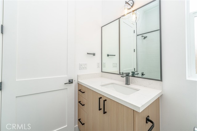 Detail Gallery Image 21 of 41 For 614 1/2 N Rampart Bld #1/2,  Silver Lake Los Angeles,  CA 90026 - 4 Beds | 4 Baths