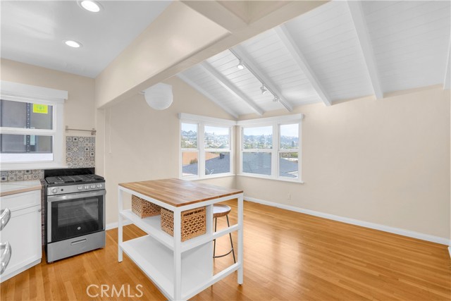 220 Cliff Drive, Laguna Beach CA: https://media.crmls.org/medias/6122ede6-8e4f-4de4-baaf-17d1cea9bca9.jpg