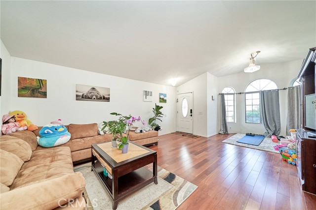 Detail Gallery Image 45 of 49 For 201 S Brookside Ct, Anaheim,  CA 92808 - 4 Beds | 2 Baths