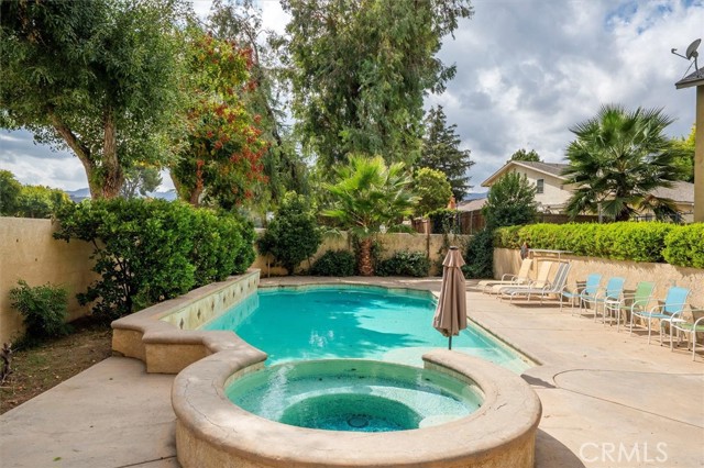 Detail Gallery Image 5 of 36 For 25492 via Dalia, Valencia,  CA 91355 - 5 Beds | 3 Baths