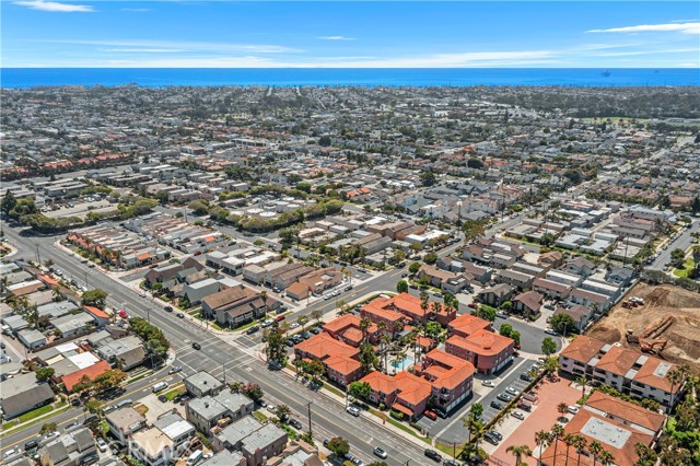 409 Utica Avenue, Huntington Beach CA: https://media.crmls.org/medias/612518bb-956e-4799-b434-5c12fd7d0e39.jpg