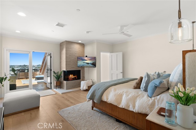 302 Carnation Avenue, Corona del Mar CA: https://media.crmls.org/medias/61259eaa-134b-4be2-ab16-1b8f889a81ea.jpg