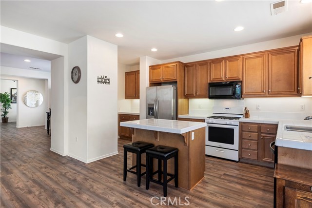 197 Inkster Way, Hemet CA: https://media.crmls.org/medias/6125f7d7-0dbb-4c11-b74b-6ef242345419.jpg