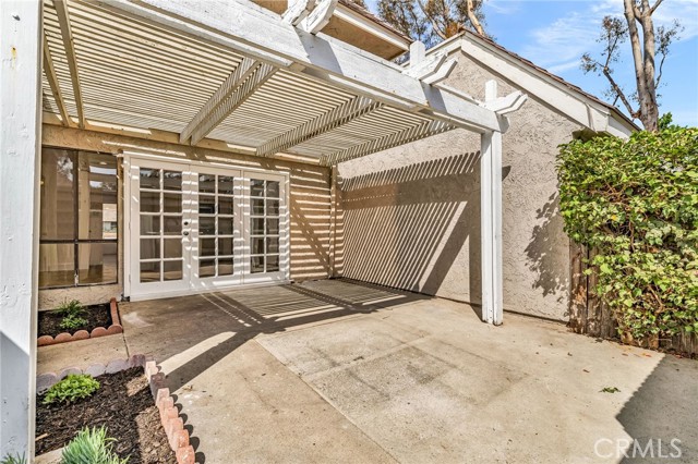21704 Lake Vista Dr, Lake Forest CA: https://media.crmls.org/medias/6126bcfe-f2ae-40ab-a7a2-e4cffa726e06.jpg