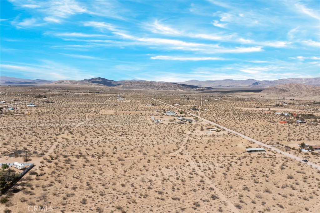 https://media.crmls.org/medias/6127e0fc-5508-4303-a398-860bcb840116.jpg?preset=X-Large