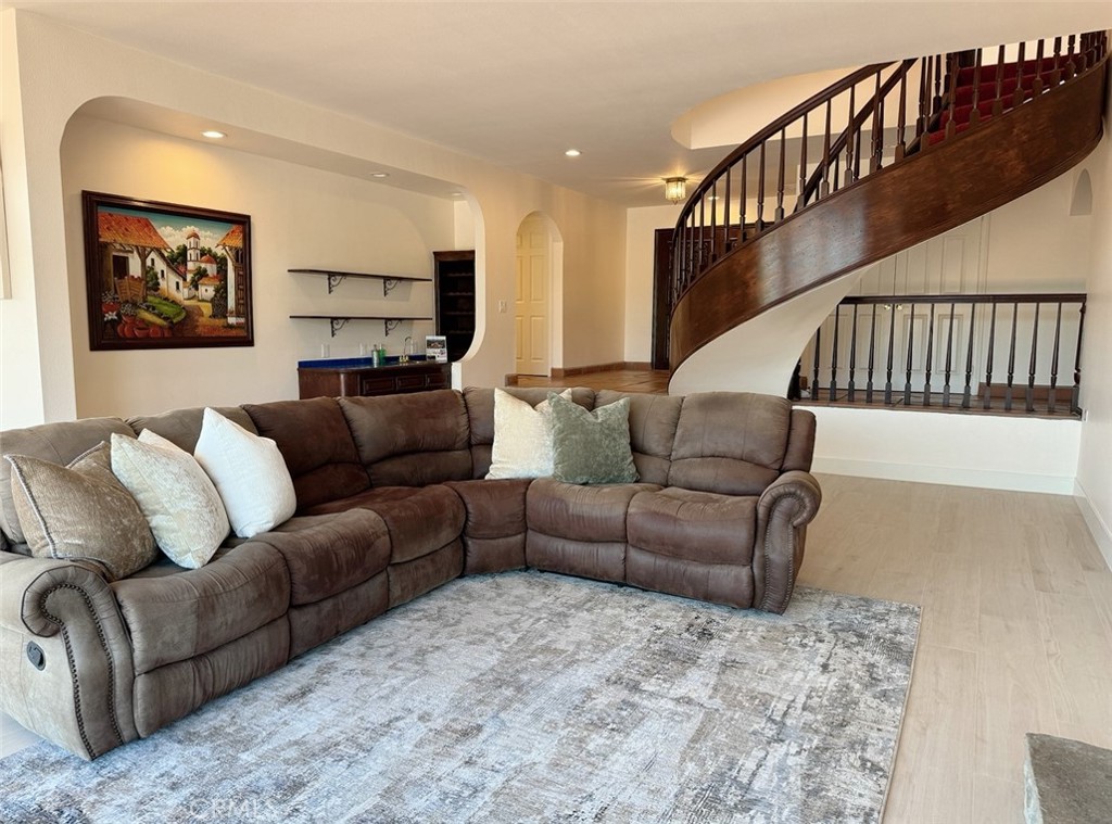 MLS #OC25176805 img 5