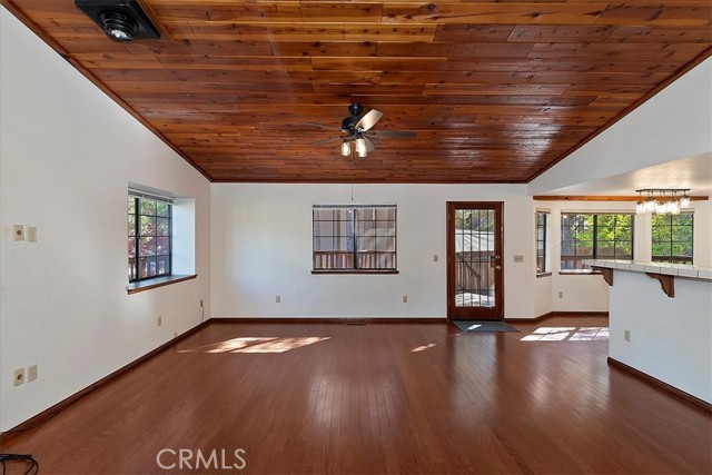 Detail Gallery Image 8 of 38 For 524 E Mountain View, Big Bear City,  CA 92314 - 3 Beds | 2 Baths