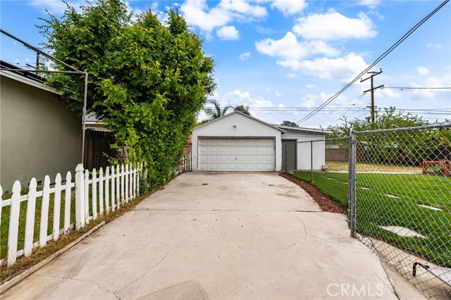 1326 Clock Avenue, Redlands CA: https://media.crmls.org/medias/6129c4c8-75af-4212-bf8d-90b503c75ddf.jpg