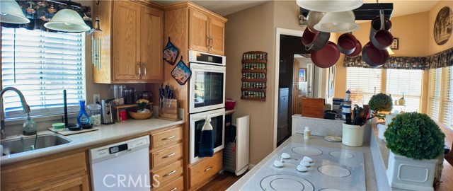 Detail Gallery Image 2 of 44 For 10975 Decker, Oak Hills,  CA 92344 - 3 Beds | 2 Baths