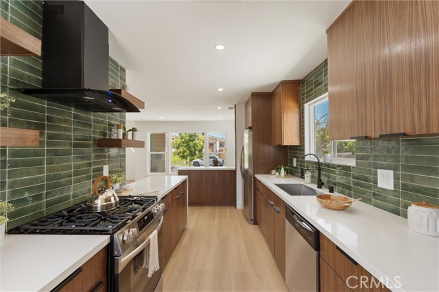 Detail Gallery Image 13 of 28 For 19910 Bernist Ave, Torrance,  CA 90503 - 3 Beds | 2 Baths
