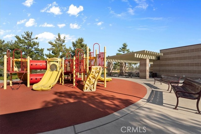 3937 Scarlet Oak Court, San Bernardino CA: https://media.crmls.org/medias/612b05d4-34e6-431c-bd91-434e4e1d2dc7.jpg