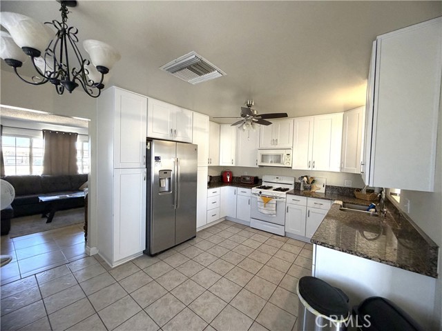 Detail Gallery Image 6 of 24 For 1600 Church St, Barstow,  CA 92311 - 4 Beds | 1/1 Baths