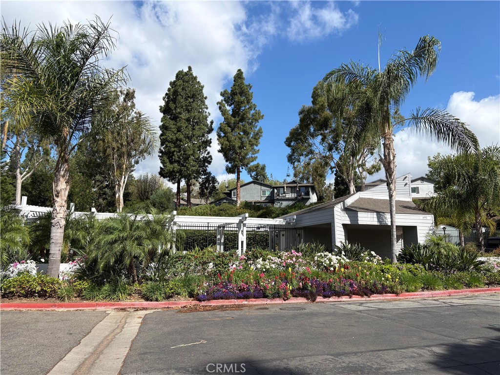 https://media.crmls.org/medias/612d02df-4abe-4aa5-a93c-815374b535af.jpg?preset=X-Large