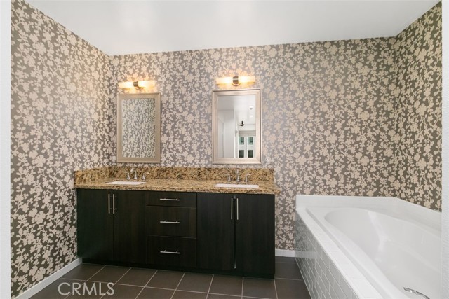 Detail Gallery Image 10 of 43 For 21 Gramercy #411,  Irvine,  CA 92612 - 1 Beds | 2 Baths