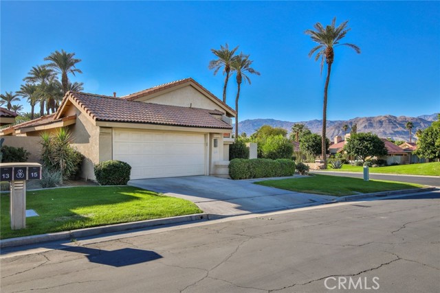 15 Marbella Lane, Palm Desert CA: https://media.crmls.org/medias/612d7937-4160-422b-9579-1755c5c5839f.jpg