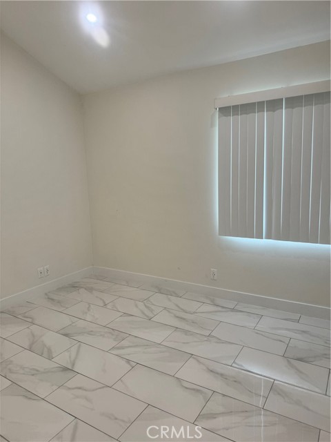 Detail Gallery Image 7 of 31 For 7127 White Oak, Reseda,  CA 91335 - 4 Beds | 3 Baths