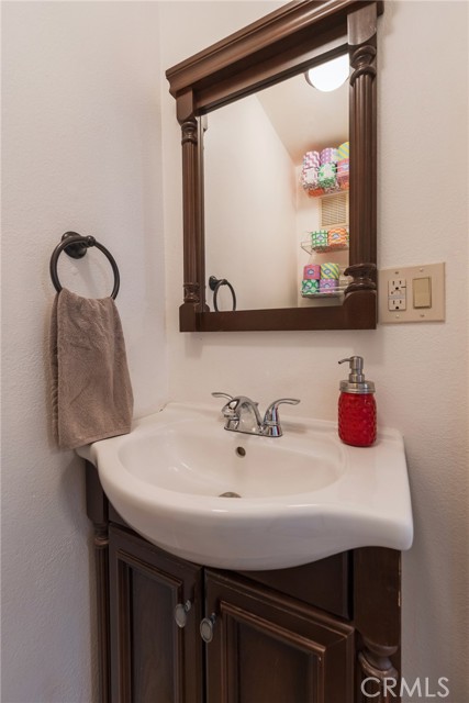 Detail Gallery Image 19 of 34 For 5835 Bowcroft St #2,  Los Angeles,  CA 90016 - 2 Beds | 1/1 Baths